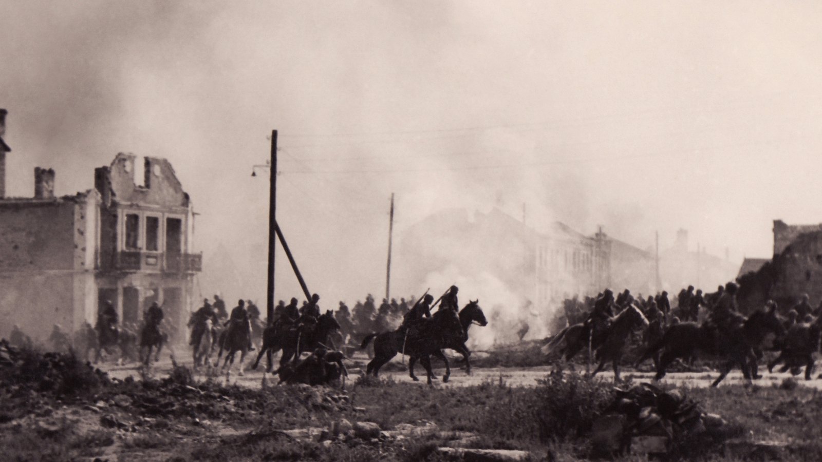 Polska kawaleria końca lat 30., często reprodukowana fotografia