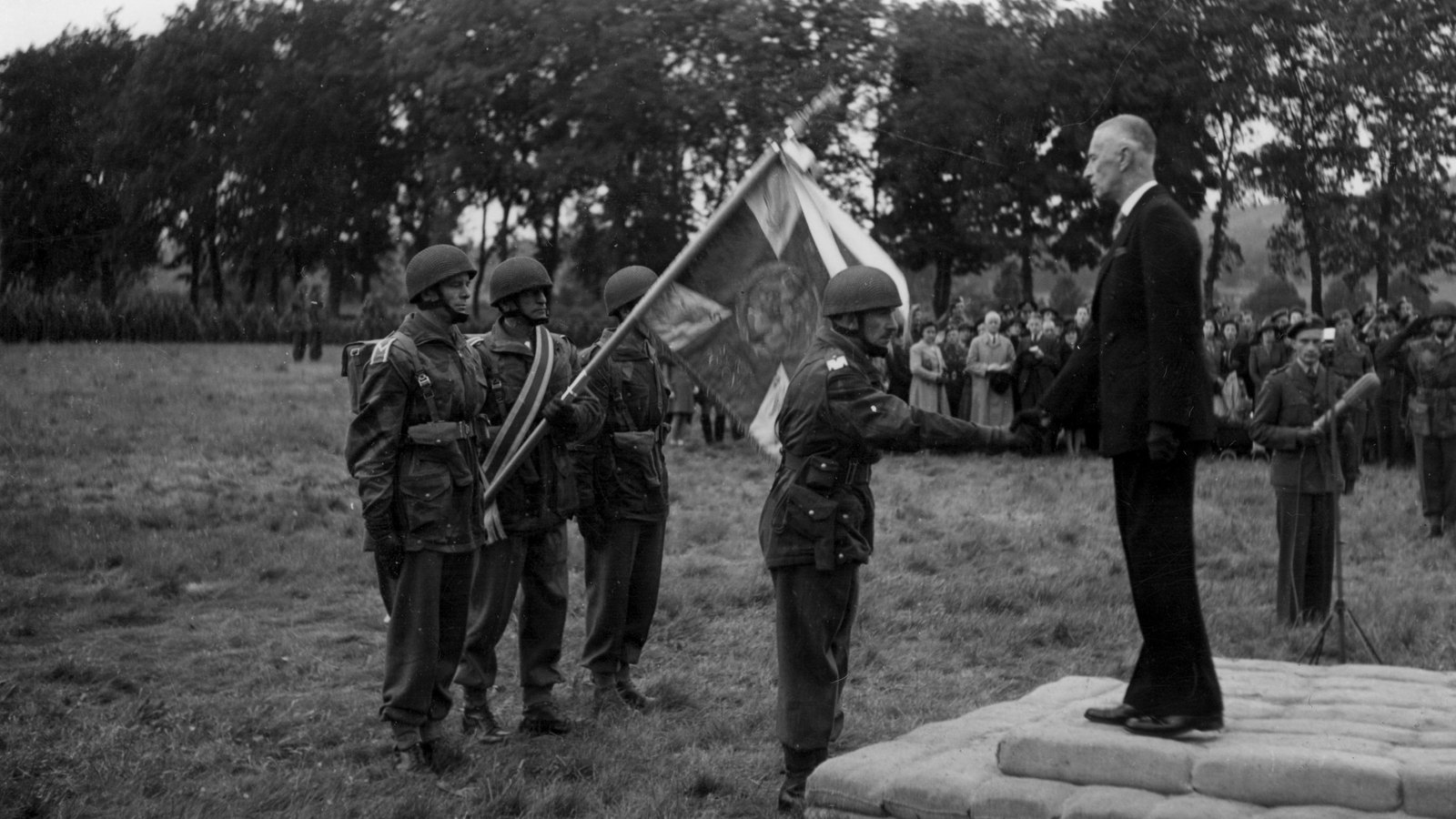 Presentation of colours to General Stanisław Sosabowski's Polish 1st Independent Parachute Brigade
