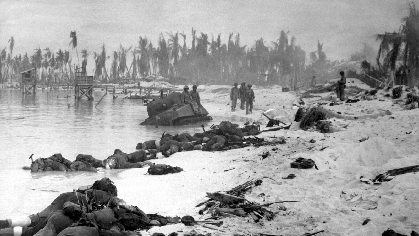 US Marines landing on the beach at Tarawa, November 1943