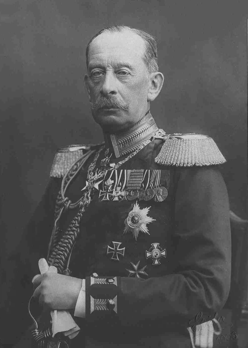 Portrait photograph of Alfred von Schlieffen in uniform