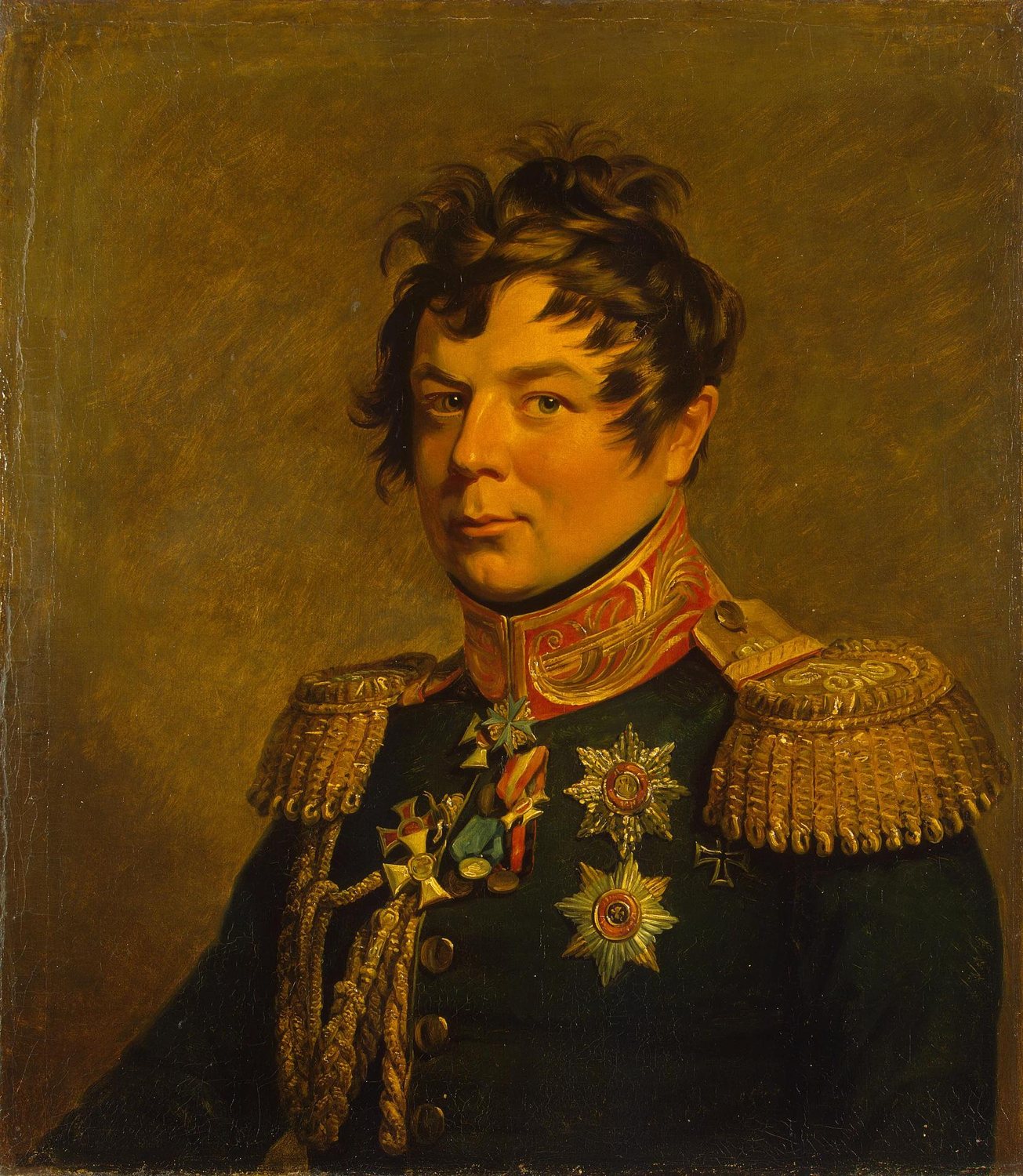 Portret rosyjskiego generała z rozwichrzonymi włosami, złotymi epoletami i orderami