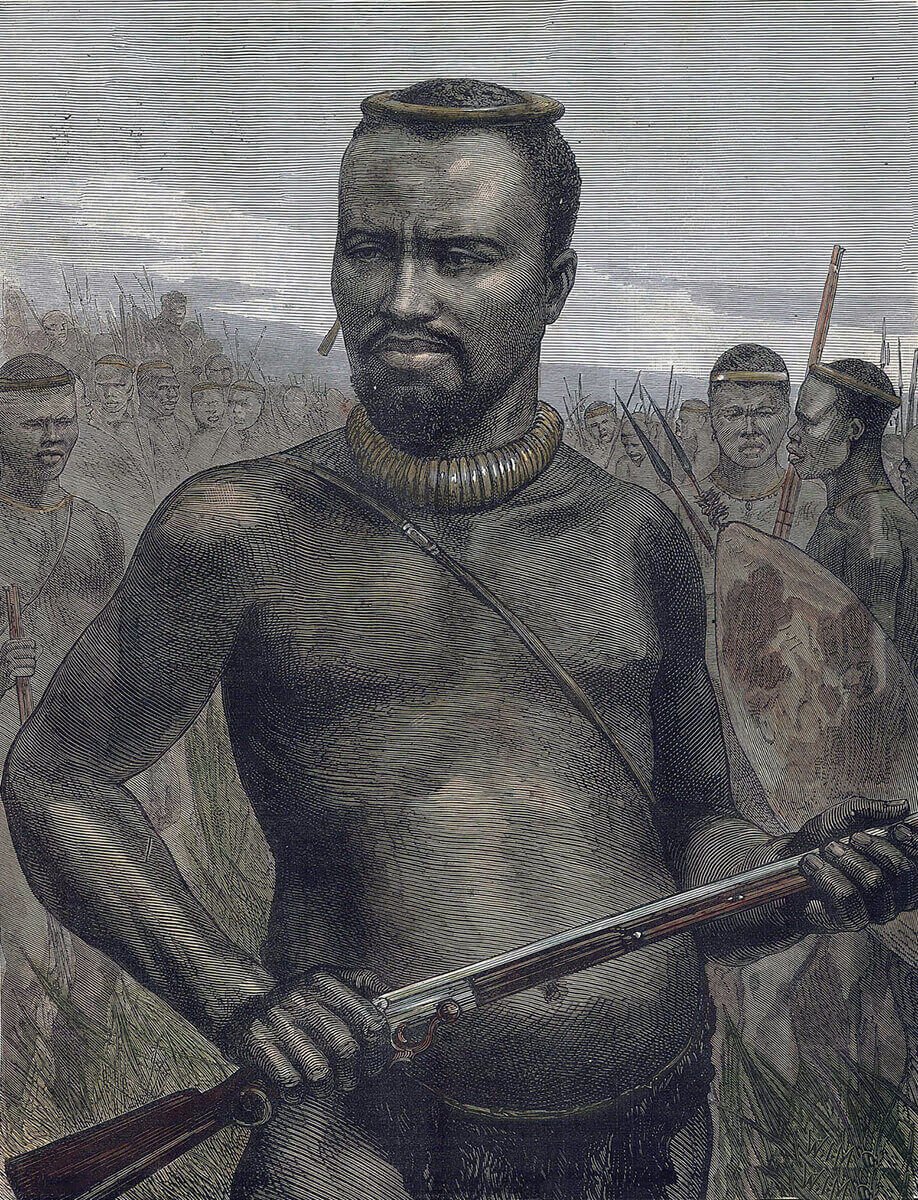 Kolorowany drzeworyt: Zulus z obręczą na głowie i grubą mosiężną obręczą na szyi trzyma w poprzek ciała karabin, a za nim stoją wojownicy z tarczami i włóczniami