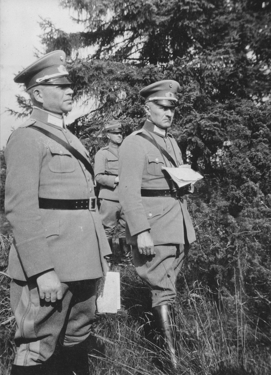 Black and white portrait of a German officer in Reichswehr uniform