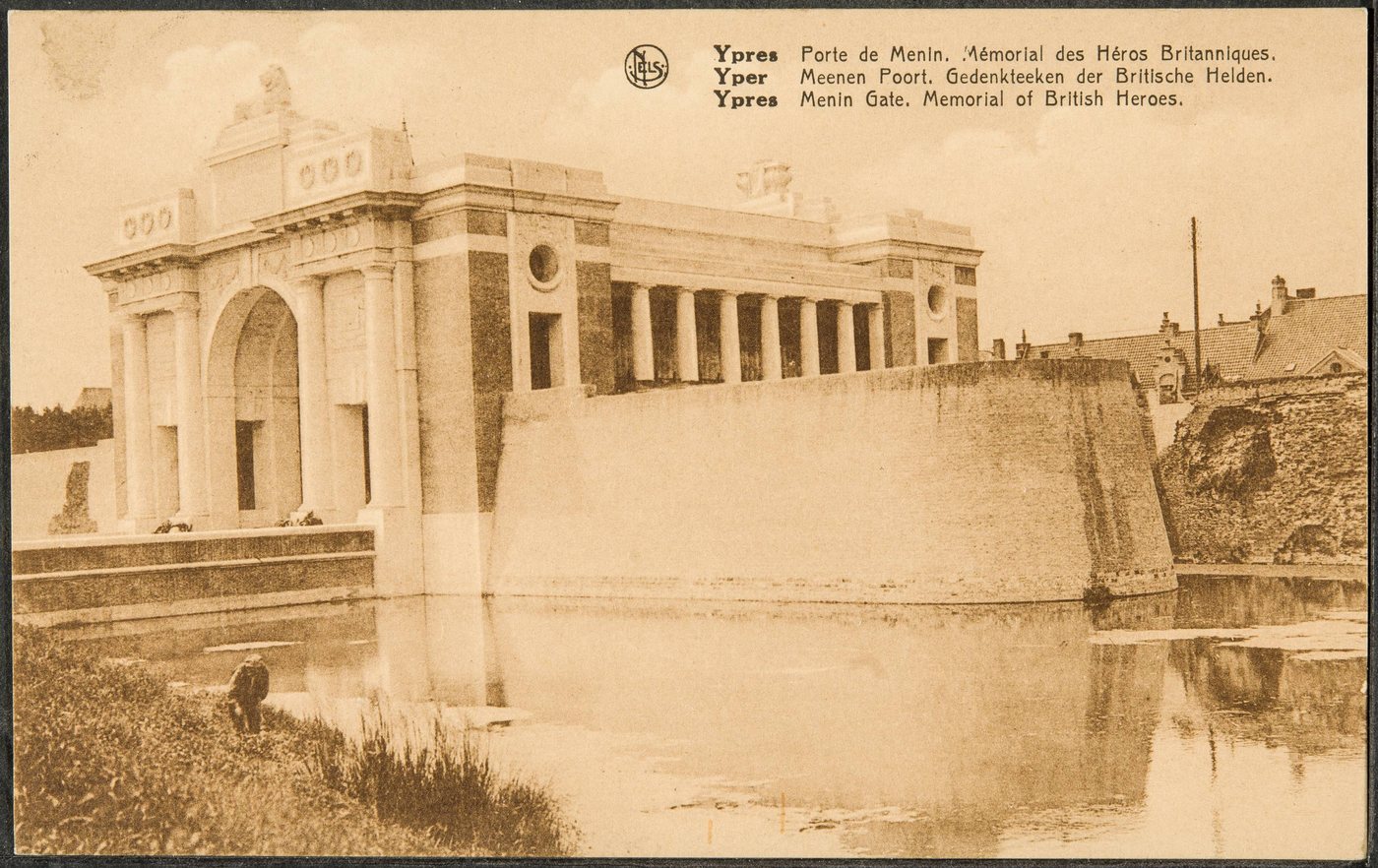 Pocztówkowy widok łuku pomnika Bramy Menin w Ypres