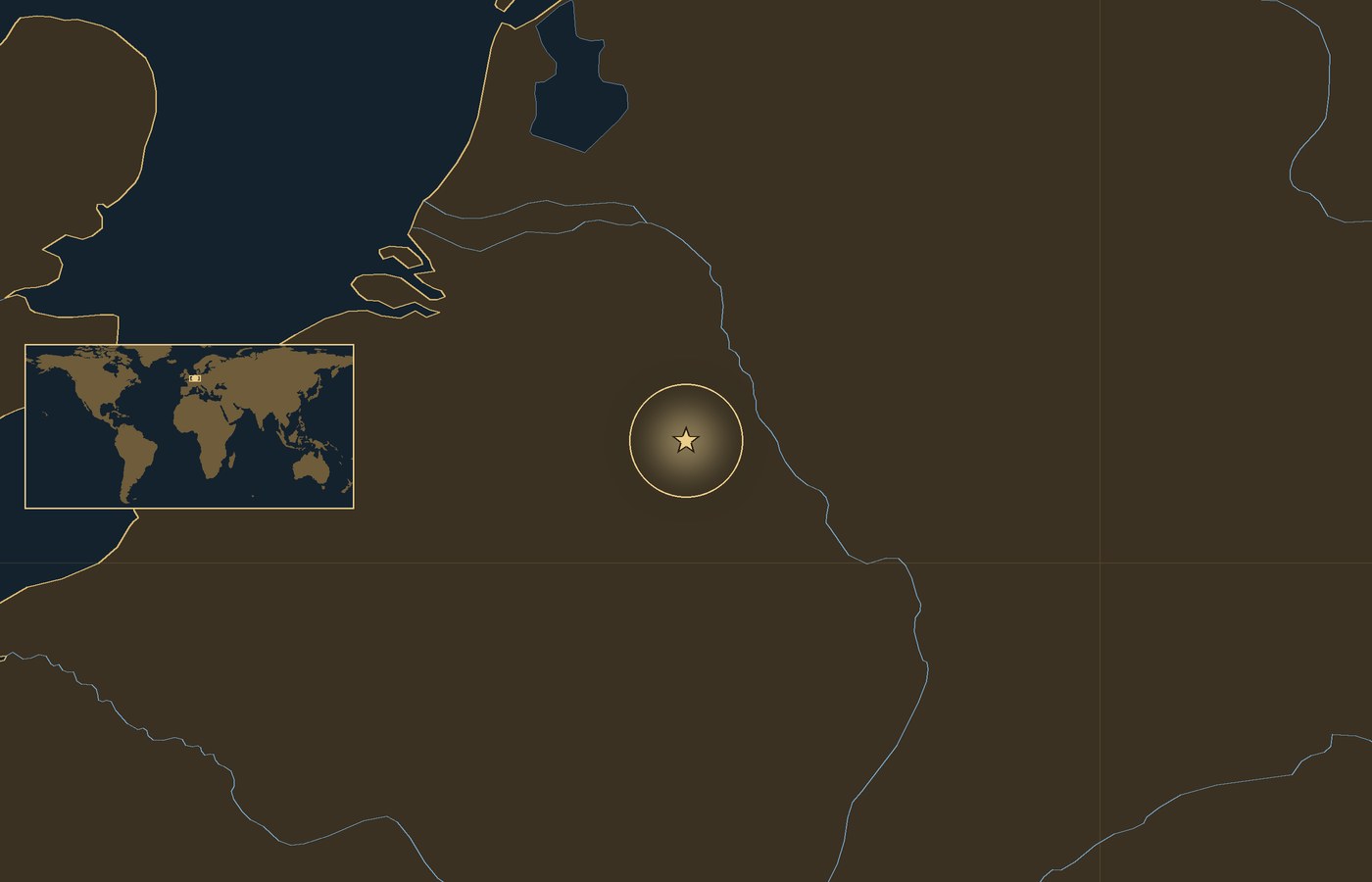 Ciemna mapa lokalizacyjna ze złotą gwiazdką w świecącym kółku, która wskazuje przybliżony środek walk: Bitwa w Lesie Hürtgen, z wybrzeżami, rzekami i jeziorami regionu oraz małą wkładką z mapą świata, na której zaznaczono ten obszar