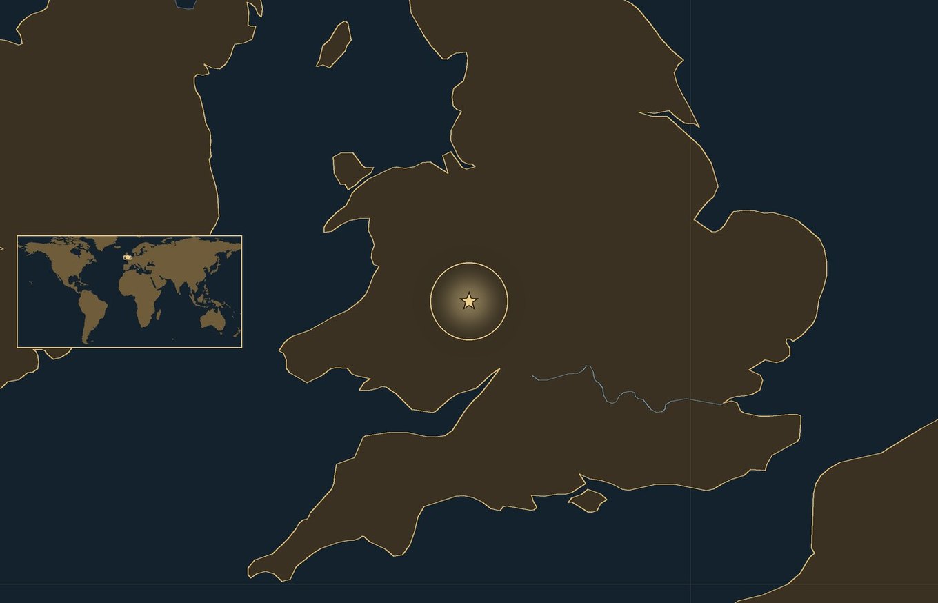 Ciemna mapa lokalizacyjna ze złotą gwiazdką w świecącym kółku, która wskazuje przybliżone miejsce bitwy: Bitwa pod Mortimer's Cross, z wybrzeżami, rzekami i jeziorami regionu oraz małą wkładką z mapą świata, na której zaznaczono ten obszar