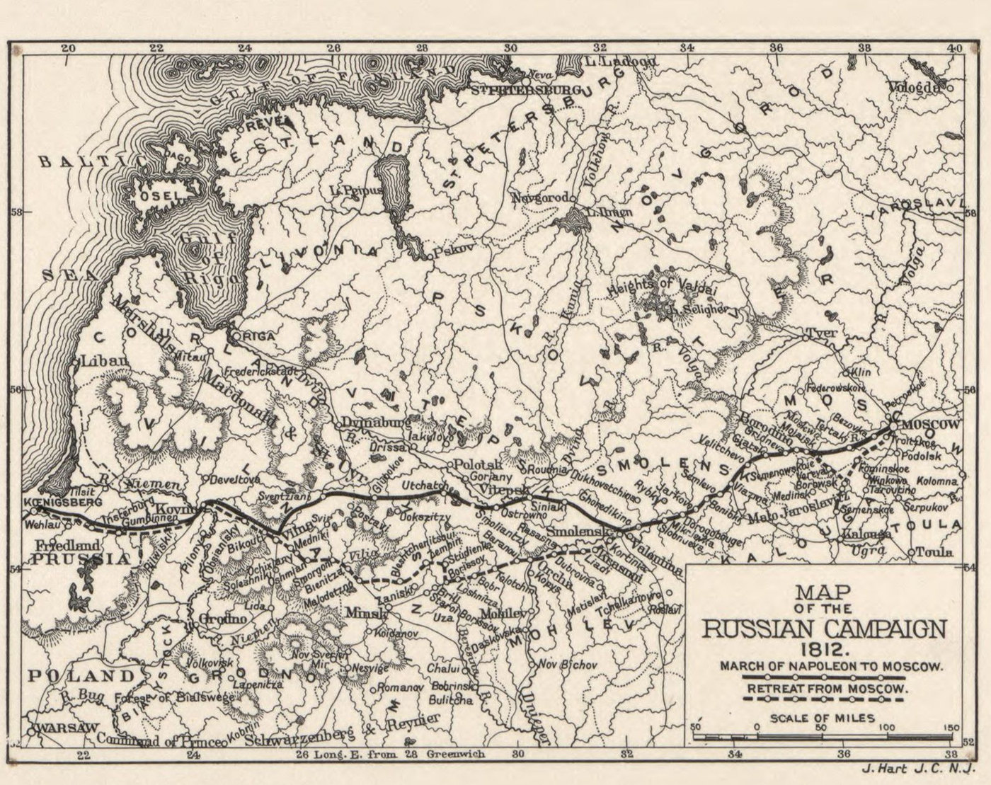 Czarno-biała mapa zachodniej części Imperium Rosyjskiego od Królewca i Warszawy po Moskwę i Petersburg, z ciągłą linią marszu Napoleona na Moskwę i przerywaną linią odwrotu, biegnącą bardziej na południe przez Smoleńsk, Orszę i Berezynę.