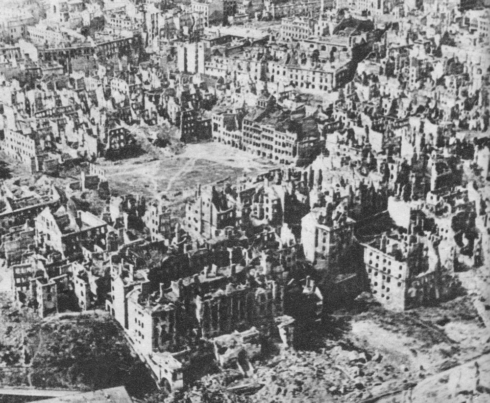 Aerial photograph of a city district reduced to ruins and empty shells of buildings